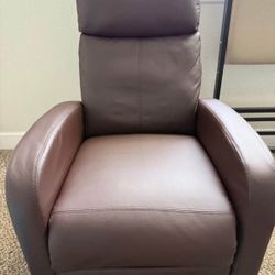Reclining sofa that gives massage