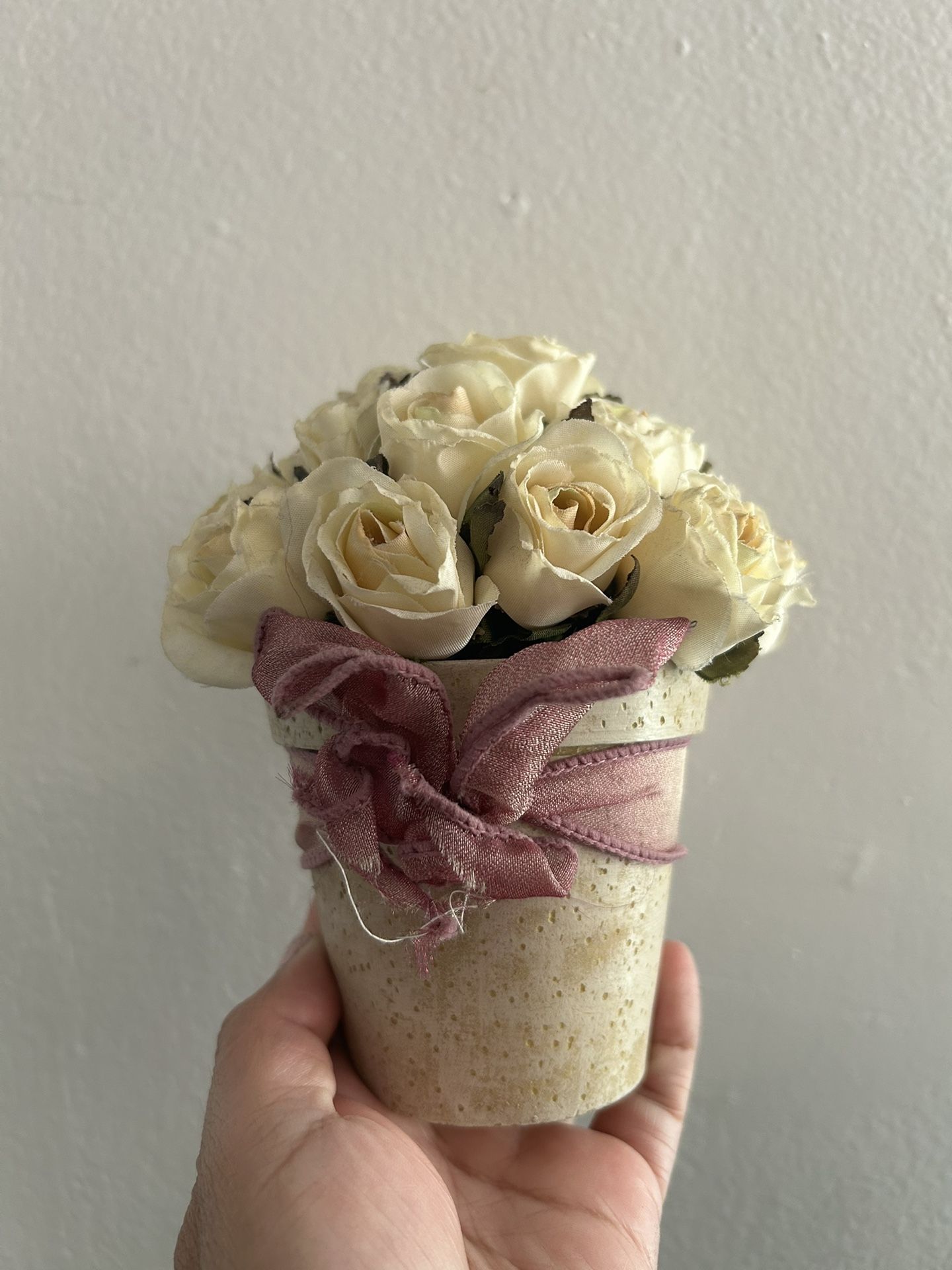 $3 decoration  Vase 🏺 With Flower 🌹 Available 