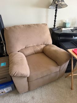 Lazy boy chair $10