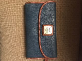 Dooney & Bourke wallet