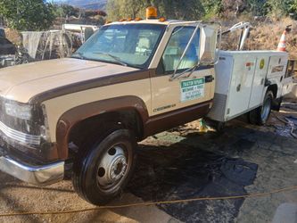 Chevy 1 ton cab an chasiss.