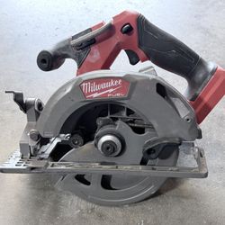 Milwaukee Skill Saw 6-1/2  M18 FUEL Battery 