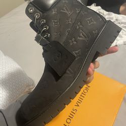 LOUIS VUITTON TIMBERLAND BLACK