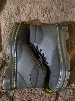 Dr. Martens Rakim Boots, Men’s 9 / Women’s 10