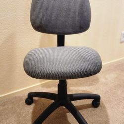 Office chair.
6105 s.  Fort Apache Rd, 89148.
Pick up 1 minute distance from this location.

