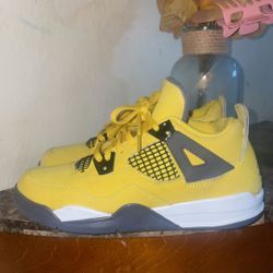 Jordan Retro 4 Yellow