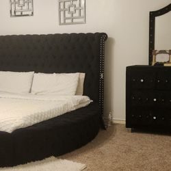 King Size Bed With 2 Light Stand And Dresser, And It's Mattres. Like New 