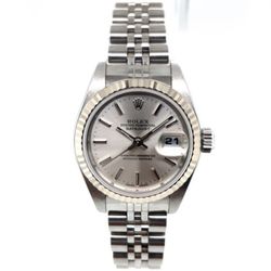 Rolex Datejust 26mm 🤙🏾❤️  Pre-owned Rolex Datejust. Has a statinless steel case that measures 26mm and a stainless steel oyster style bracelet. Feat