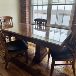 Vintage Dining room Table And Chairs