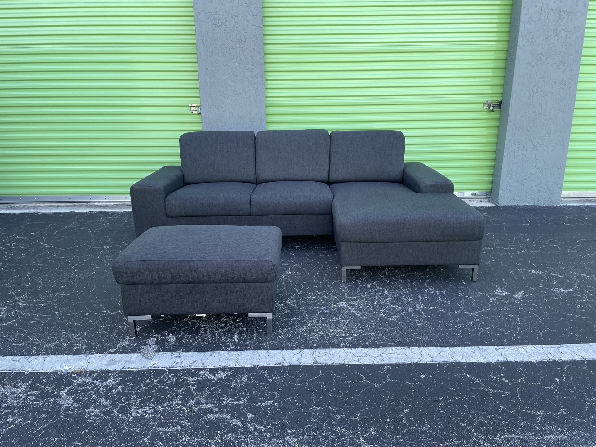 Beautiful Black Sectional Couch With Ottoman 🚚FREE DELIVERY 🚚 