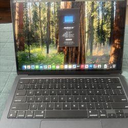 MacBook Air 14’  (2022) (If Your Reading This It’s available!😊)