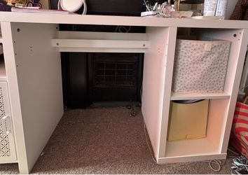 Basic white desk