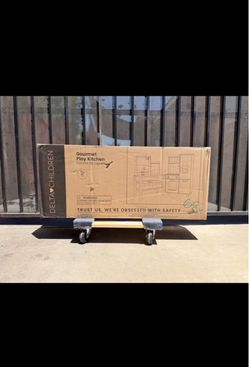 Delta Children Gourmet Play Kitchen