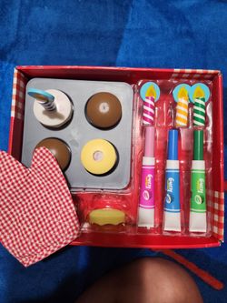 Melissa & Doug cupcake set