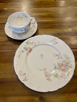 Theodore Haviland France Limoges- set of  11 dessert / salad plates, 8 saucer/bread plates, and 9 tea cups…French porcelain // embossed scalloped rim