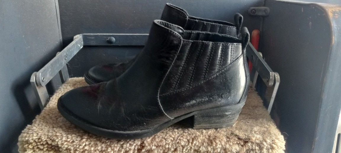 Born Beebe Ankle Booties Size 8.5