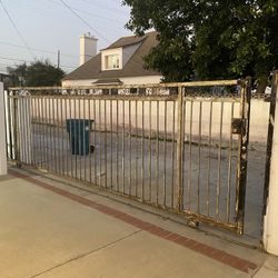 Gate Metal Rolling Fence 19ft by 5 1/2ft