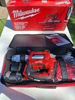 Milwaukee M18 2-Speed Grease Gun Kit
