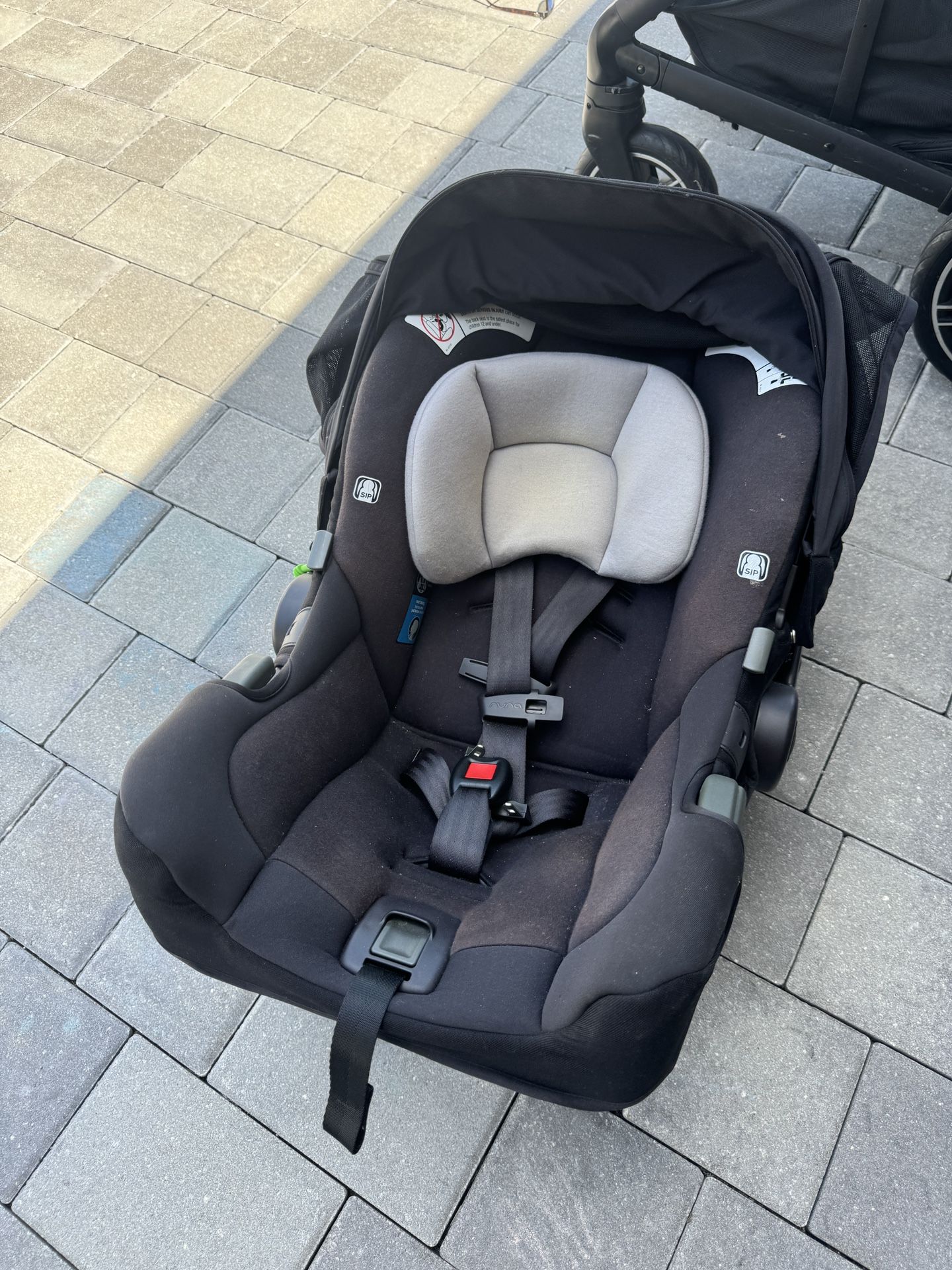 Car Seat & Car Base - Nuna PIPA