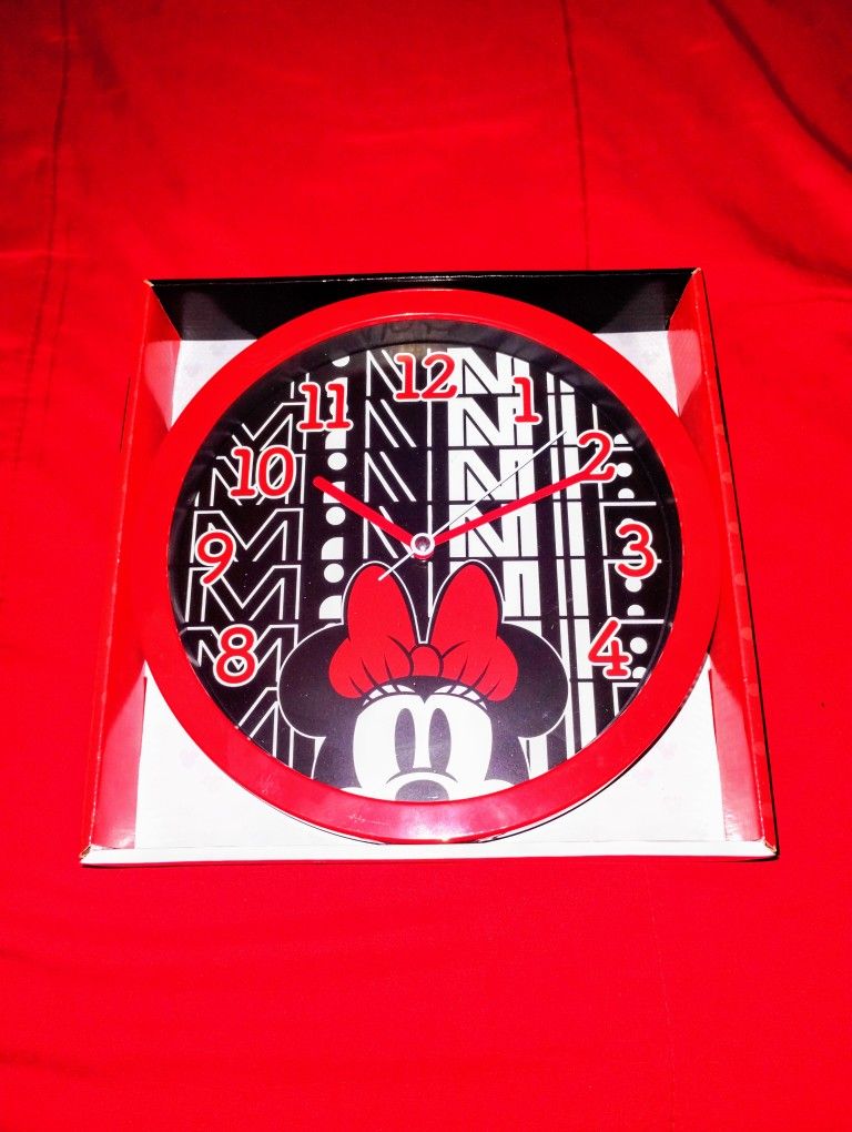 NEW Disney Limited Edition Minnie Mouse Wall Clock