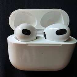 AirPods w/MagSafe Charging Case (Gen 3)
