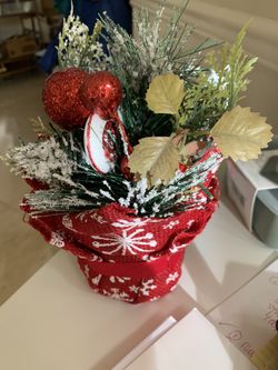 Christmas Decor. Brand new. Very Beautiful. $10. Perfect Gift. Local And Serious Buyer Only. 