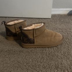 Uggs  LV Slippers Women Size 7 Brand New 