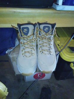 Nike manoa work boots
