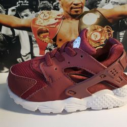 Boys Nike Huarache Sneakers (7c)