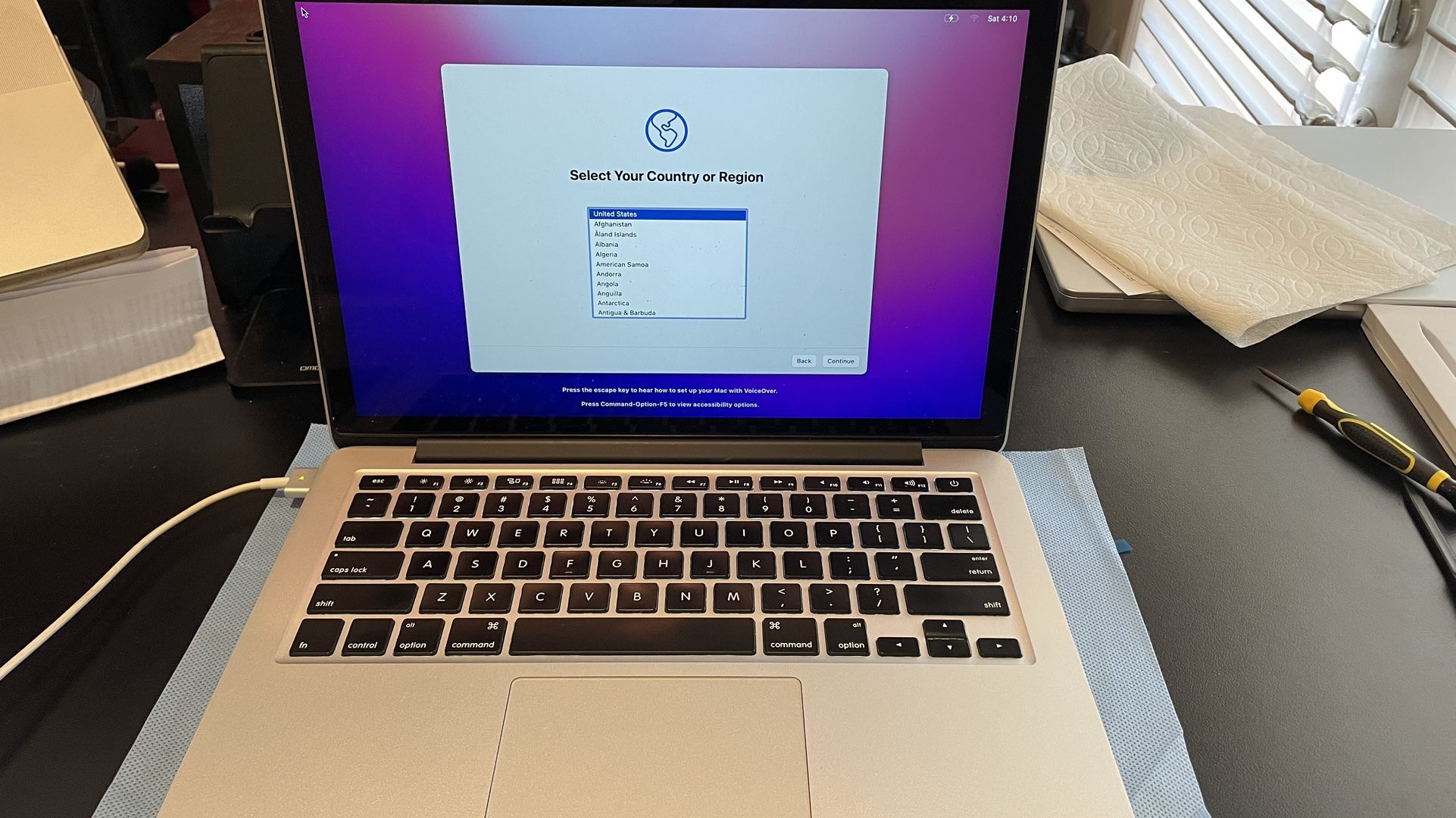 MacBook Pro 13” Retina (Early 2015, 16GB RAM, 256 SSD) – New Battery + Speakers – AS-IS