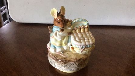 Beatrix Potter music box 3 chips 2 in back n one on corner of bassinet