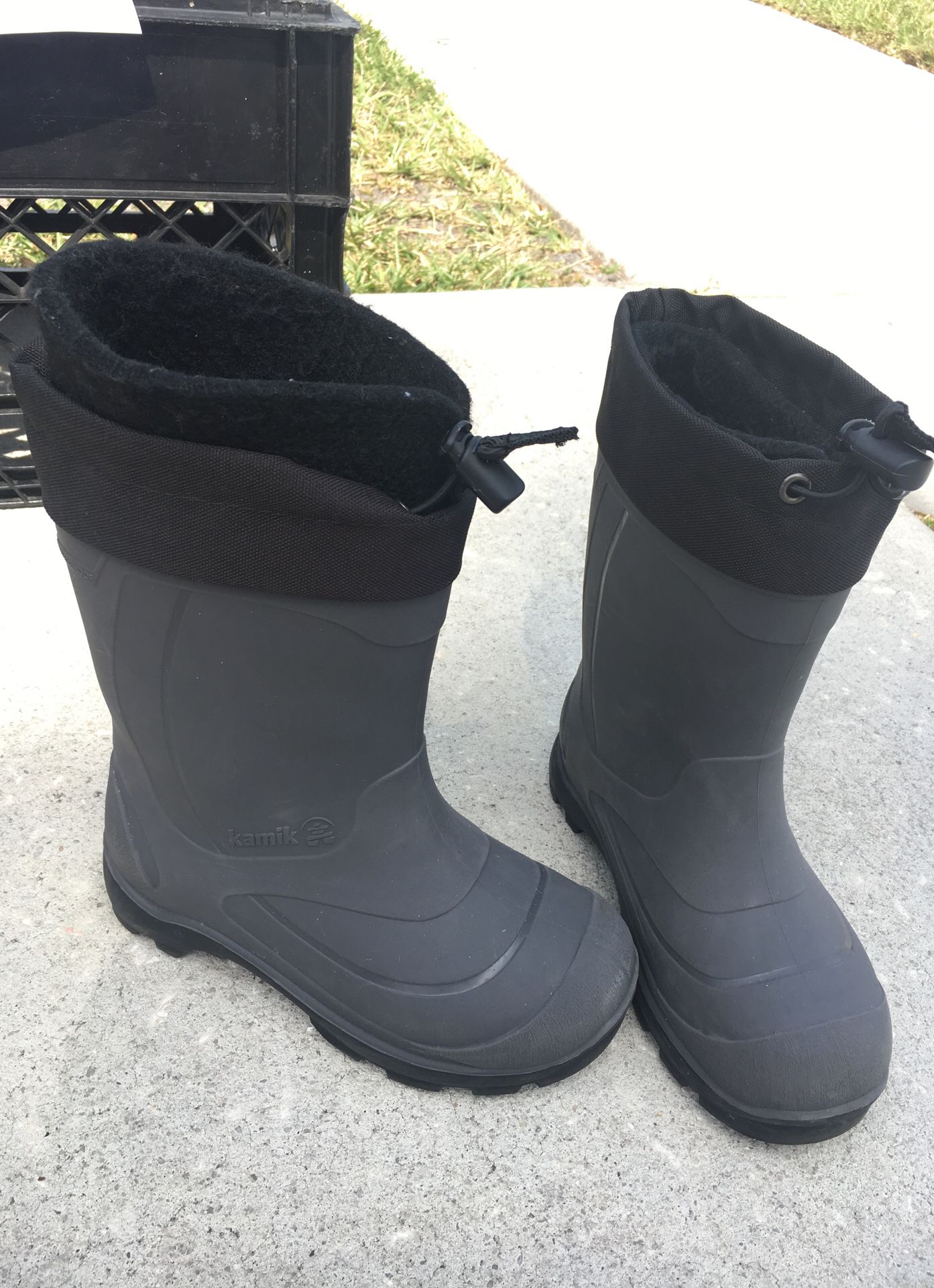 Kamik size 13 kids snow boots