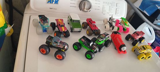 Carritos 4×4 en buenas condiciones todos $40