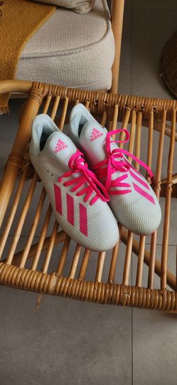 ADIDAS SOCCER SHOES (us 4)