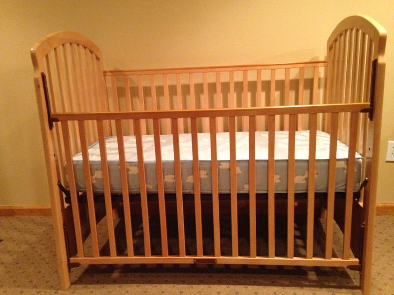 Ragazzi solid maple baby crib excellent condition for Sale in NJ US OfferUp