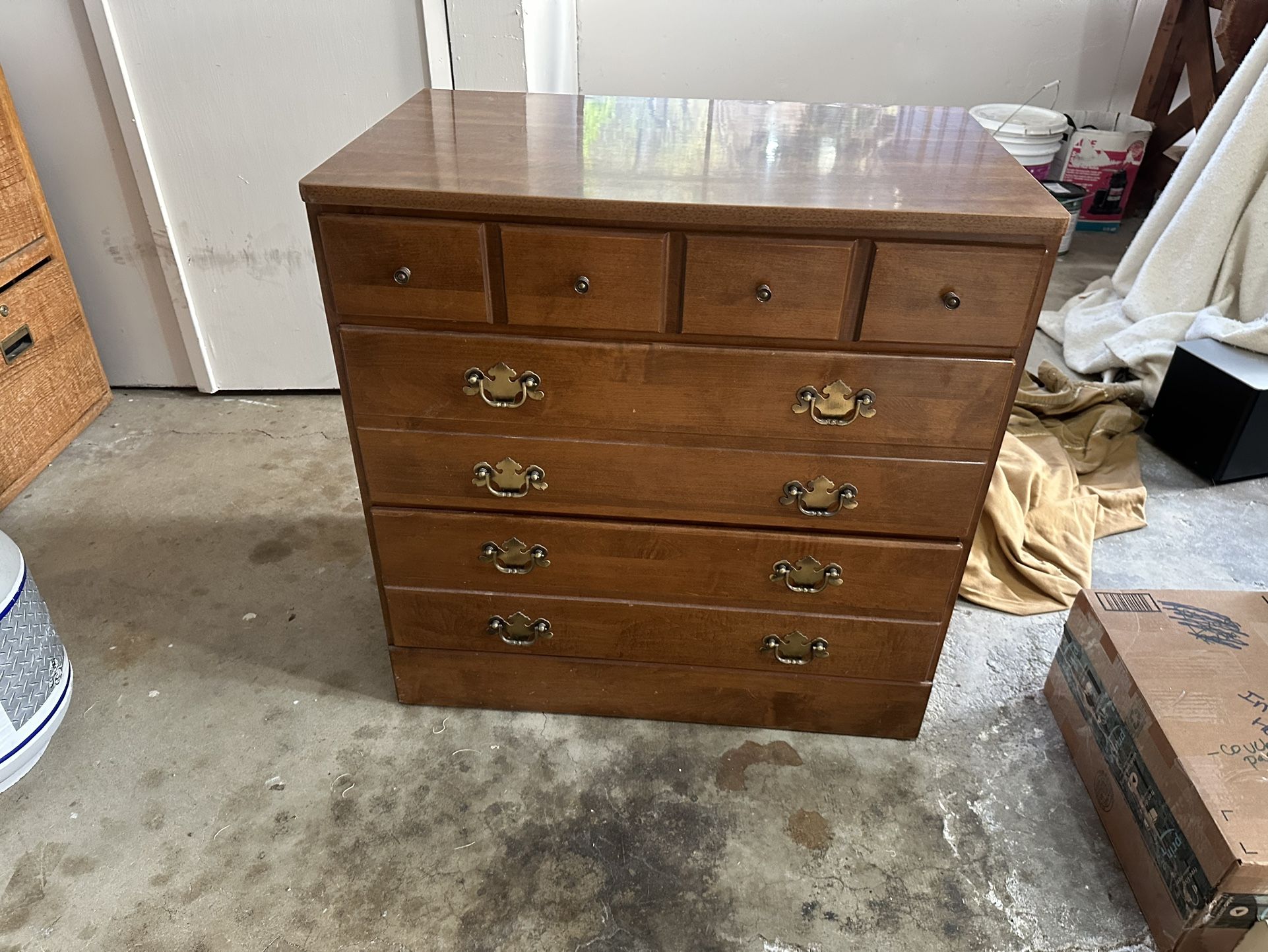 Medium Dresser