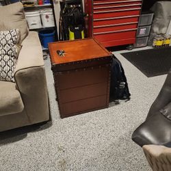 End Tables Pair 2 Set . Like New Excellent  80.00