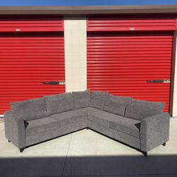 FREE DELIVERY BEAUTIFUL GREY SECTIONAL COUCH