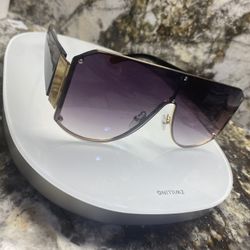FASHIONNOVA Sunglasses $10