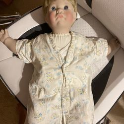 Lee Middleton First Moment open Eyes 20” Tall Doll