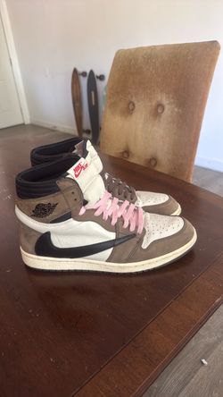 Travis Scott Jordan 1’s - R Ẽ P ž