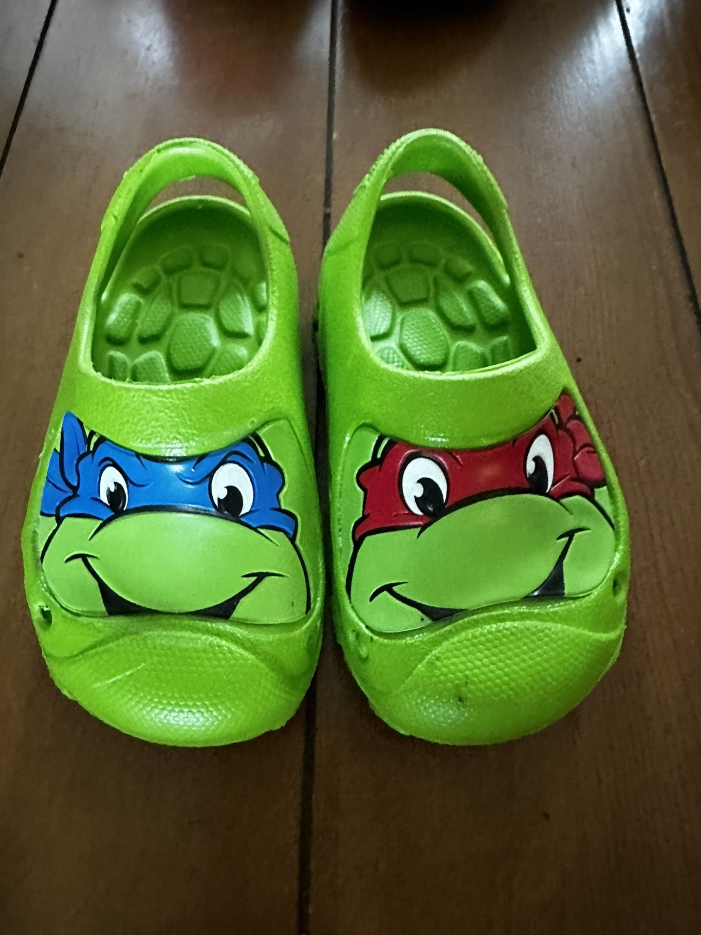 Boys TEENAGE MUTANT NINJA TURTLE Crocs LOT Sz 5/6
