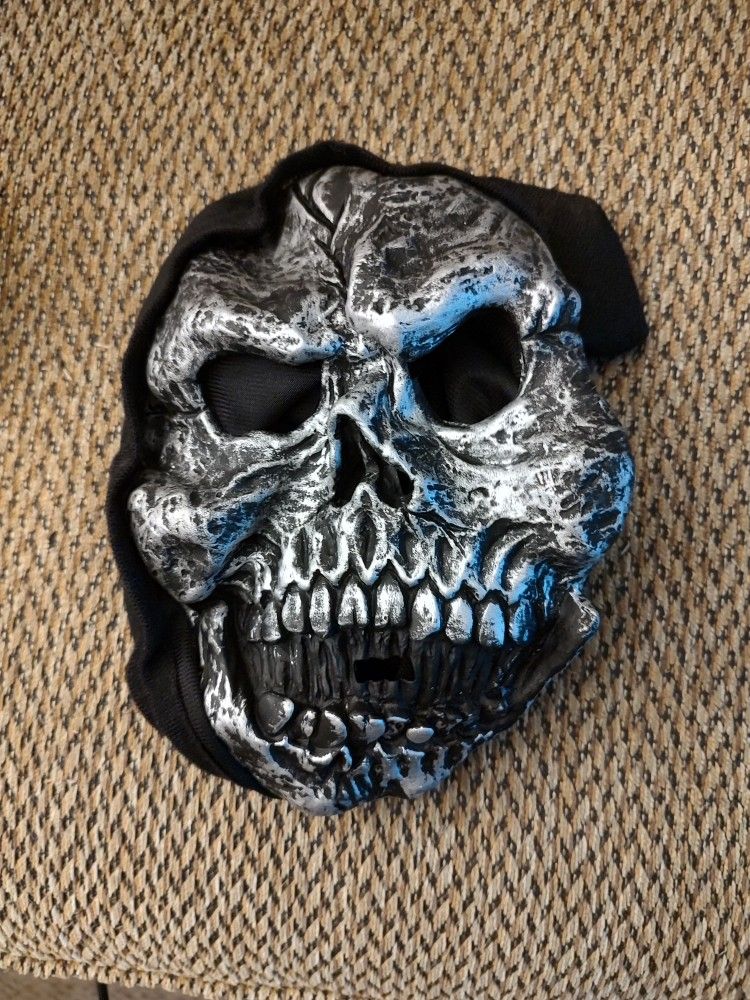 FULL FACE/HEAD SKULL MASK. NEW. PICKUP ONLY.