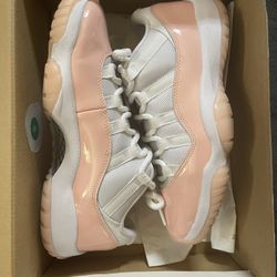 •Women’s Air Jordan 11 Retro Low 