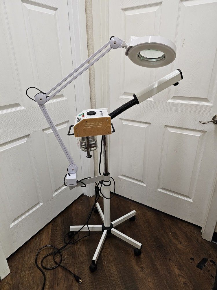 Facial Steamer with Magnifying Lamp