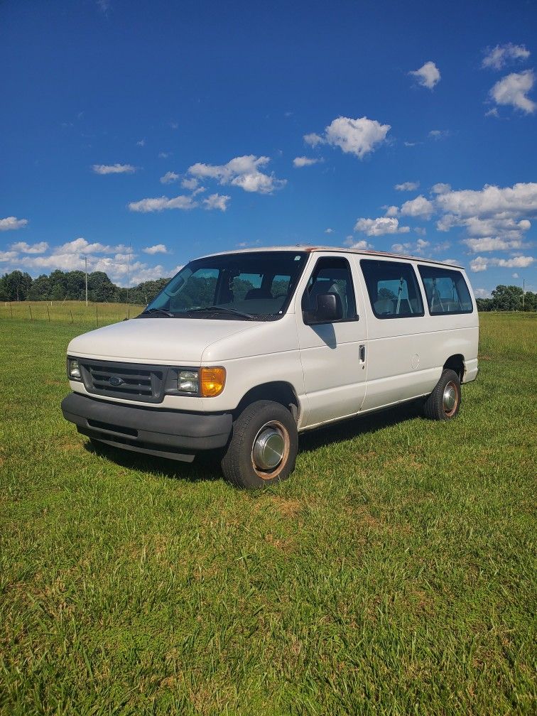 2005 Ford E-350