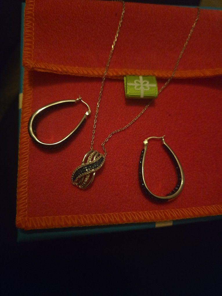 Beautiful Silver NECKLACE AND EARRING SET IN STERLING SILVER!!! LIKE NEW!!!