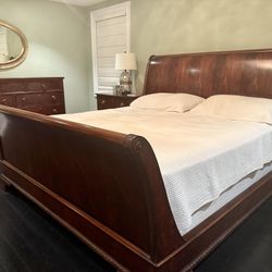 Elegant Henredon Walnut Bedroom Set 