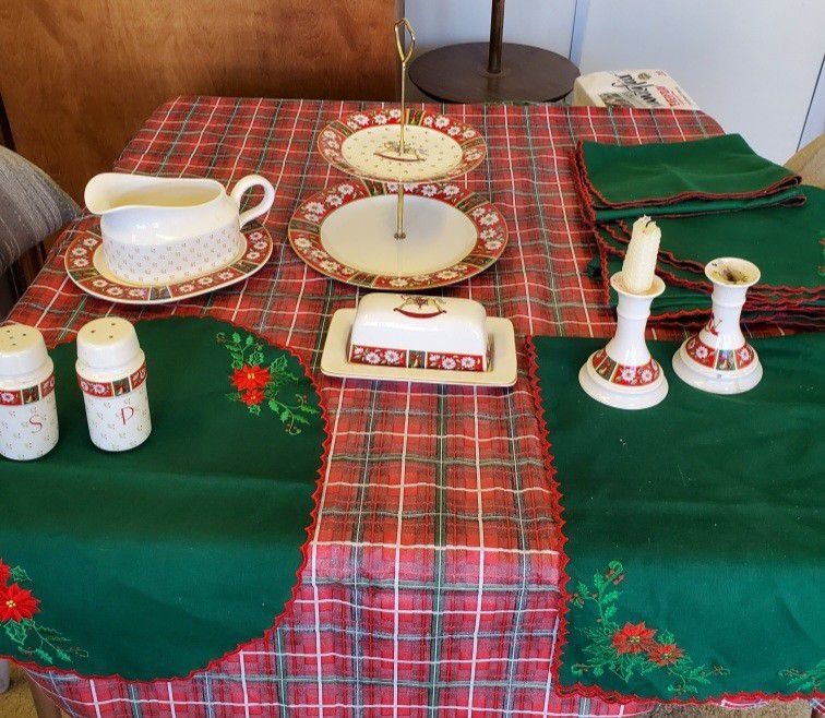 Christmas Serving Pieces, Placemats And Napkins