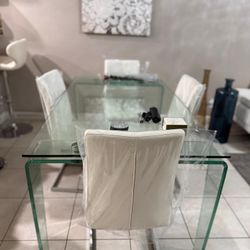 Glass Table With 4 White Chairs 